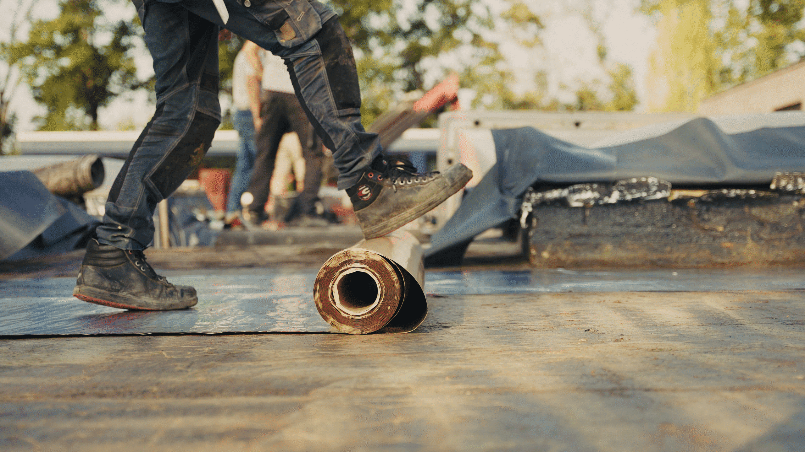 Afbeelding dakwerkers in actie op de werf